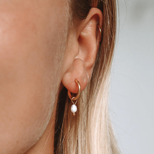 Pendientes de aro Huggie con perlas